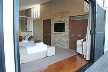 Caves Beachside Hotel - New Castle Holiday 27