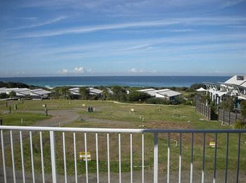 Caves Beachside Hotel - New Castle Holiday 29