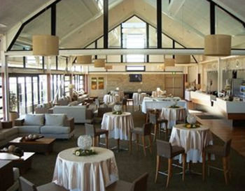 Caves Beachside Hotel - New Castle Holiday 32