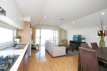 Caves Beachside Hotel - New Castle Holiday 35