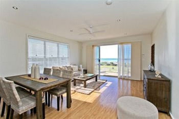 Caves Beachside Hotel - New Castle Holiday 43