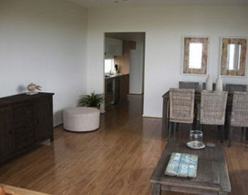 Caves Beachside Hotel - New Castle Holiday 44