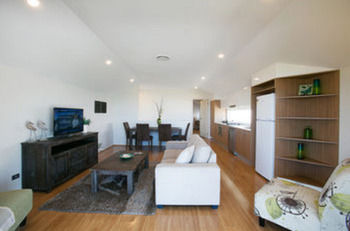 Caves Beachside Hotel - New Castle Holiday 47