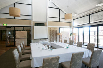 Caves Beachside Hotel - New Castle Holiday 49