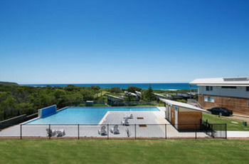 Caves Beachside Hotel - New Castle Holiday 53