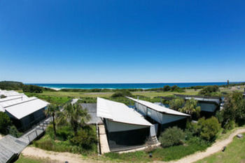 Caves Beachside Hotel - New Castle Holiday 54