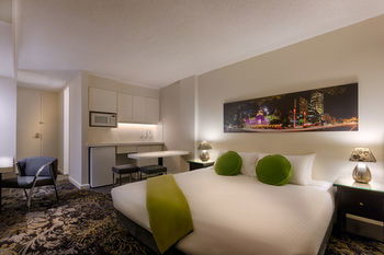 City Limits Hotel - New Castle Holiday 13