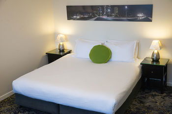 City Limits Hotel - New Castle Holiday 18
