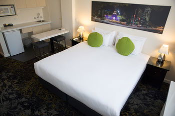 City Limits Hotel - New Castle Holiday 19