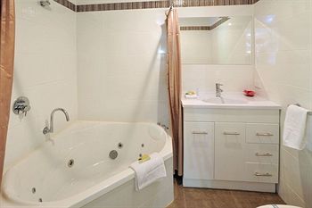 Holly Lodge - New Castle Holiday 13