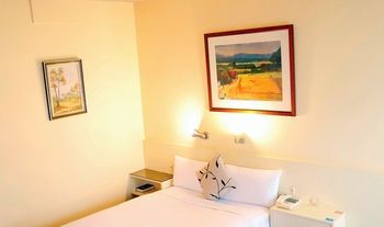 Glen Inn - New Castle Holiday 17