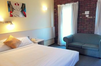 Glen Inn - New Castle Holiday 22