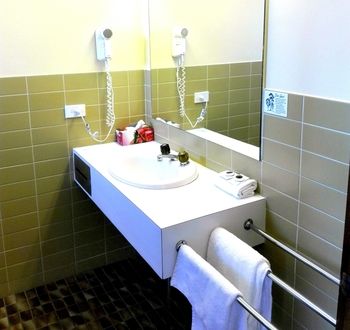 Glen Inn - New Castle Holiday 30