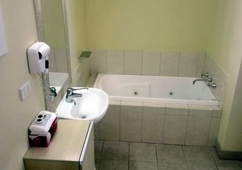 Glen Inn - New Castle Holiday 31