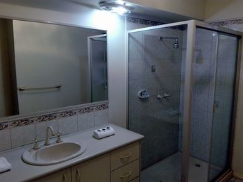 Glen Inn - New Castle Holiday 37