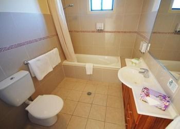 Potters Hotel Brewery Resort - New Castle Holiday 22