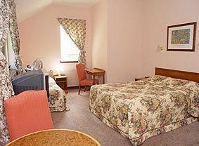 La Maison Boutique - New Castle Holiday 6