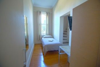 Cambridge Lodge - Hostel/Backpacker - New Castle Holiday 14