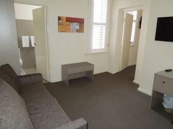Naughtons Parkville Hotel - New Castle Holiday 18