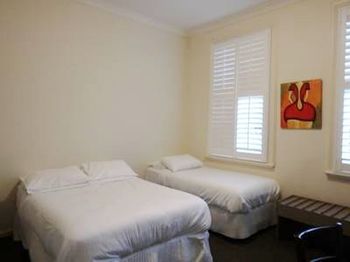 Naughtons Parkville Hotel - New Castle Holiday 24