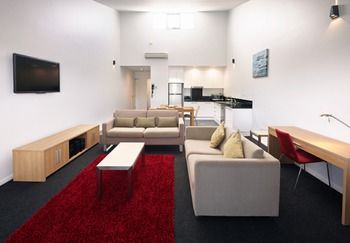 Crown On Darby - New Castle Holiday 18