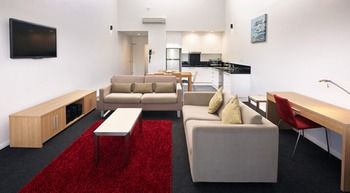 Crown On Darby - New Castle Holiday 20