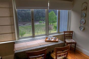 Tizzana Winery Bed & Breakfast - New Castle Holiday 4