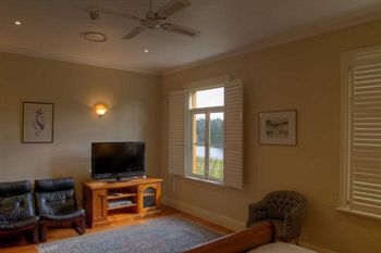 Tizzana Winery Bed & Breakfast - New Castle Holiday 5