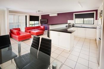 Bluegum Apartments - New Castle Holiday 16