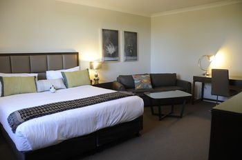 Riverside Oaks Golf Resort - New Castle Holiday 18