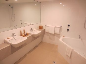 Dingley International Hotel - New Castle Holiday 8