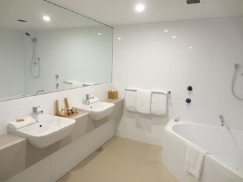 Dingley International Hotel - New Castle Holiday 9