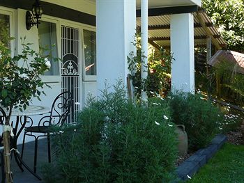 Brentwood Accommodation - New Castle Holiday 2