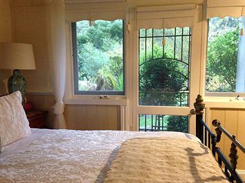 Brentwood Accommodation - New Castle Holiday 6