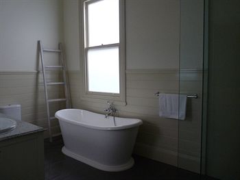 Brentwood Accommodation - New Castle Holiday 7