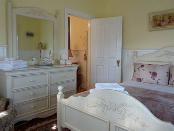 Brentwood Accommodation - New Castle Holiday 11