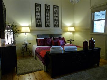 Brentwood Accommodation - New Castle Holiday 13