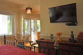 Brentwood Accommodation - New Castle Holiday 24