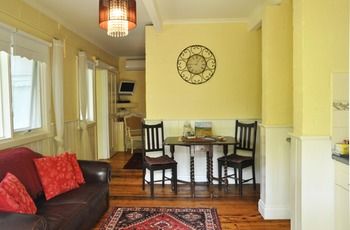 Brentwood Accommodation - New Castle Holiday 31