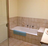 Australian Home Away  Doncaster Elgar - New Castle Holiday