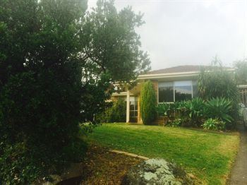 Australian Home Away @ East Doncaster Andersons Creek 1 - New Castle Holiday 1