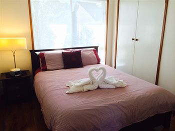Australian Home Away @ East Doncaster Andersons Creek 1 - New Castle Holiday 3