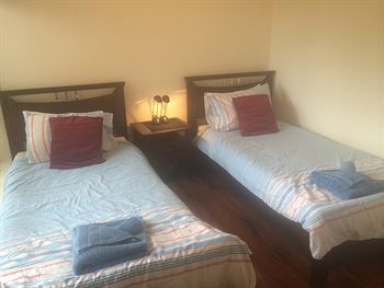 Australian Home Away @ East Doncaster Andersons Creek 1 - New Castle Holiday 4