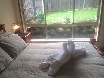 Australian Home Away @ East Doncaster Andersons Creek 1 - New Castle Holiday 5