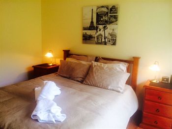 Australian Home Away @ East Doncaster Andersons Creek 1 - New Castle Holiday 6