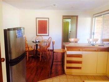 Australian Home Away @ East Doncaster Andersons Creek 1 - New Castle Holiday 9