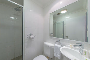 Quality Hotel CKS Sydney Airport - New Castle Holiday 0