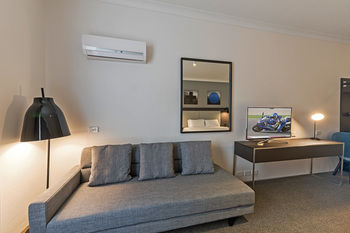 Quality Hotel CKS Sydney Airport - New Castle Holiday 29