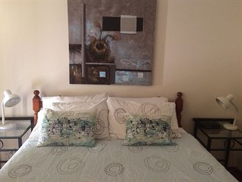 Australian Home Away @ Doncaster Andersons Creek 2 - New Castle Holiday 1