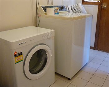 Australian Home Away @ Doncaster Andersons Creek 2 - New Castle Holiday 2
